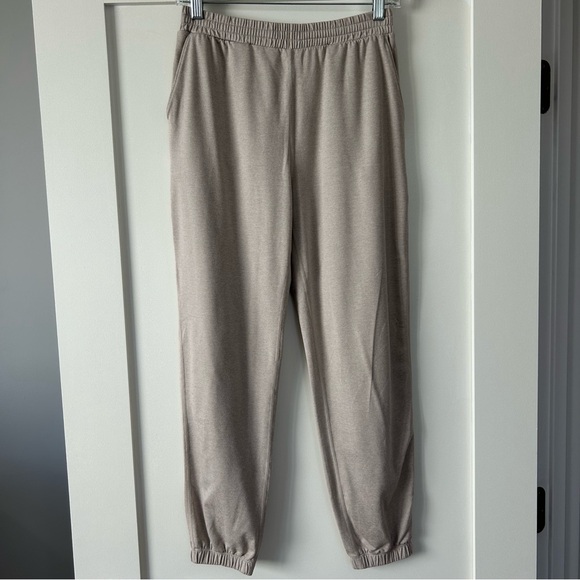 Vuori Boyfriend Sweatpant Tan Size Extra Small - Picture 2 of 10